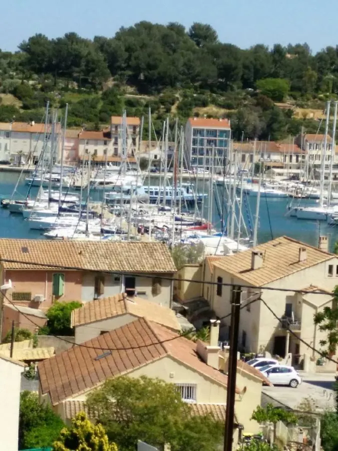 Très bel appartement T2 de 65 m2 avec terrasse vue sur port. Saint-Mandrier-sur-Mer